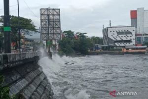 BNPB beri penanganan warga penyintas gelombang pasang di Kakas-Minahasa