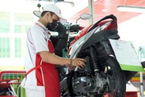 Aki motor gampang tekor? Ini 8 penyebab dan cara mengatasinya