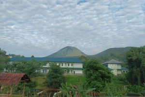 321 kali gempa vulkanik dangkal terekam di Gunung Lokon